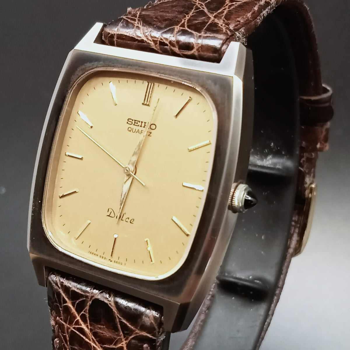 時計 SEIKO DOLCE NSAG 5931-5341 QUARTZ DAINI 1981 Seiko Dolce 5931-5341 – TokeiMedic