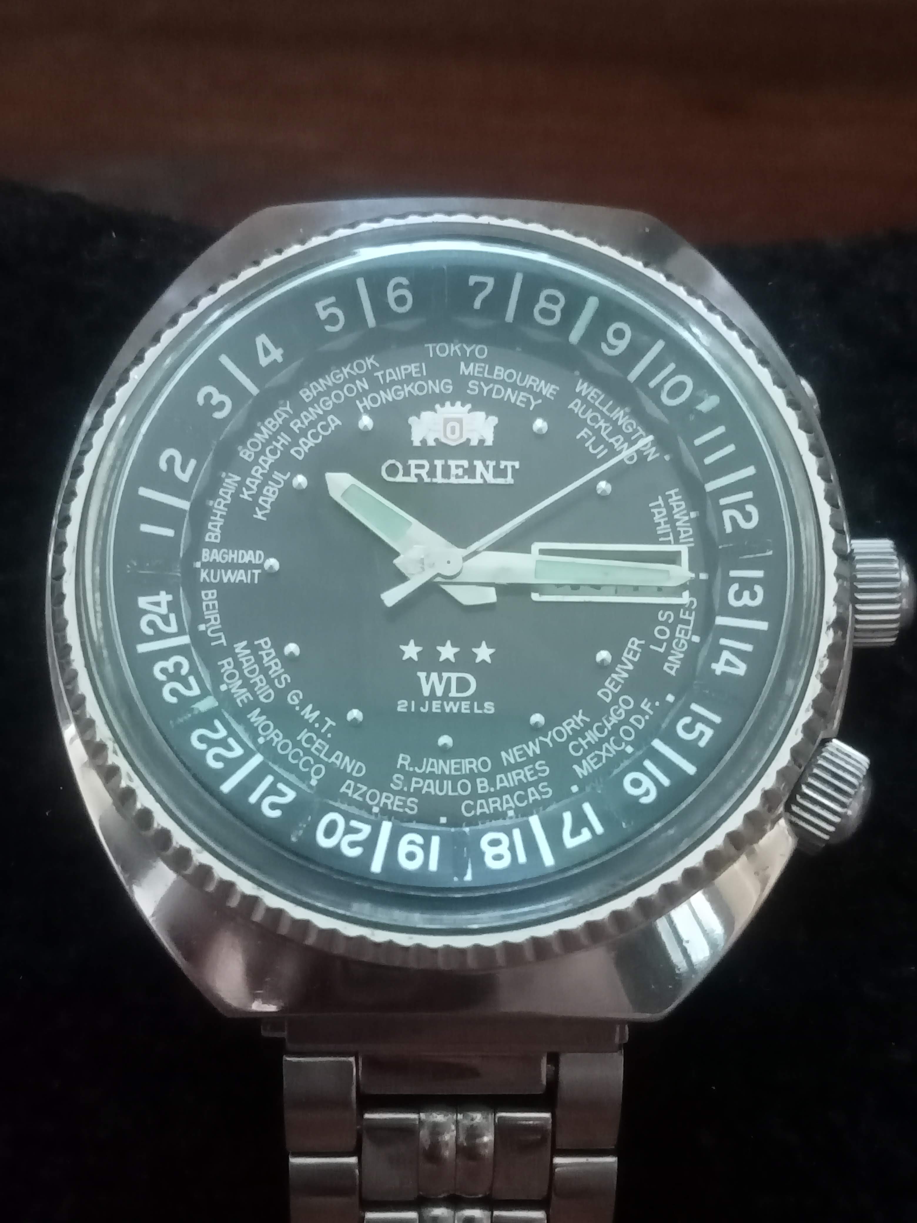 Collectible! Circa 1970s Orient Y469622-7A World Diver Rotating