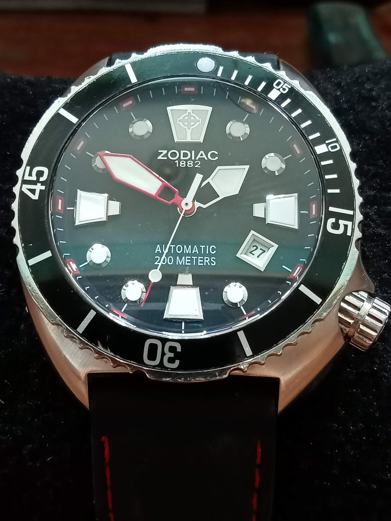 Collectible! Zodiac ZO8001 Oceanaire "Diver's Club" 18J Diver's Watch (Serviced)